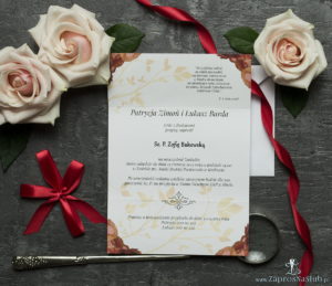 Unikatowe zaproszenia ślubne z kwiatami. Czerwone maki i wstążka w zbliżonym kolorze. ZAP-93-03