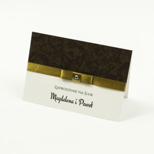 Bardzo eleganckie zaproszenia ślubne z jasno złotą wstążką, papierem w kolorze czekoladowo-złotych róż, cyrkonią i wklejanym wnętrzem. ZAP-64-50