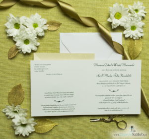 Dwuczęściowe zaproszenia z charakterystyczną kopertą w kolorze kremowym z wytłoczonymi kwiatami, jasnobrązową satynową wstążką oraz wkładką. ZAP-45-66