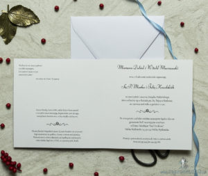 Zaproszenia designerskie - błękitno-biały ornament florystyczny z trójbarwnym motywem kwiatowym oraz satynową kokardką. ZAP-11-10