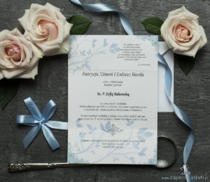 Unikatowe zaproszenia ślubne z kwiatami. Niezapominajki i wstążka w błękitnym kolorze. ZAP-93-05