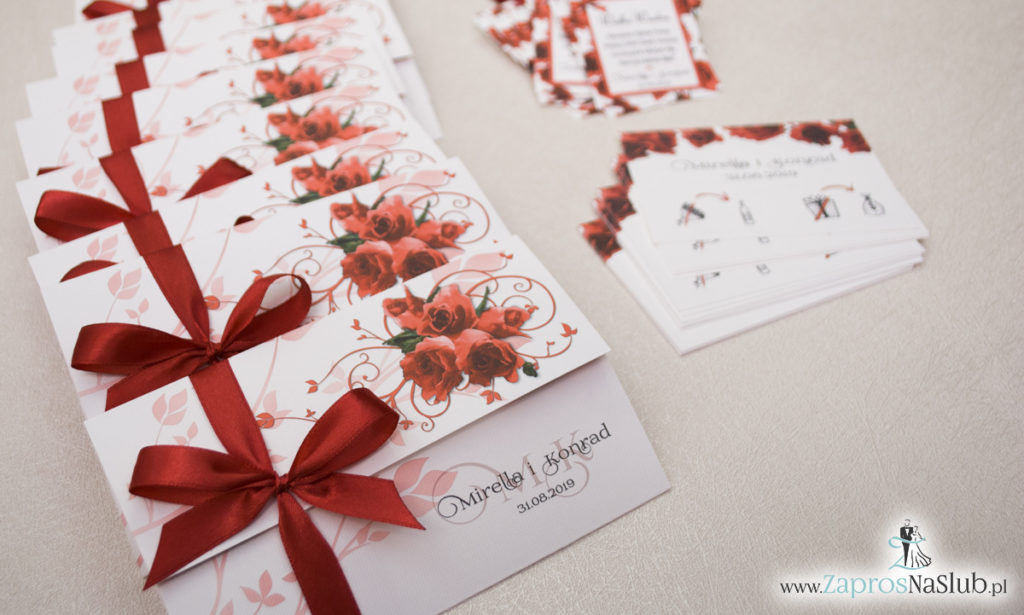 Unikatowe zaproszenia ślubne z kwiatami. Czerwone róże i wstążka w bordowym kolorze. ZAP-93-06 (2)