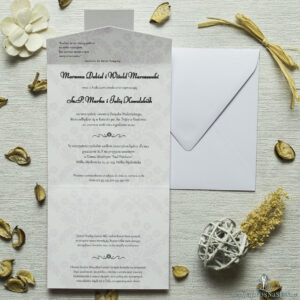 Zaproszenia z różowo-białym motywem florystycznym w kształcie koperty. ZAP-15-02