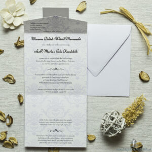Zaproszenia z fioletowo-biały ozdobny damask w kształcie koperty. ZAP-15-14