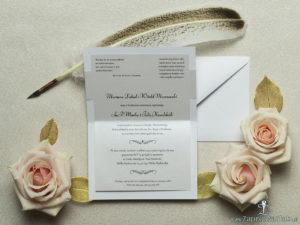 Wykonane na srebrnym papierze z paskami, eleganckie zaproszenia ślubne z motywem tekstowym na papierze perłowym. ZAP-52-92