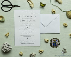 Klasyczne zaproszenia ślubne z humorystycznym obrazkiem na niebieskim tle - chłopak wręczający serce swojej ukochanej. ZAP-56-08