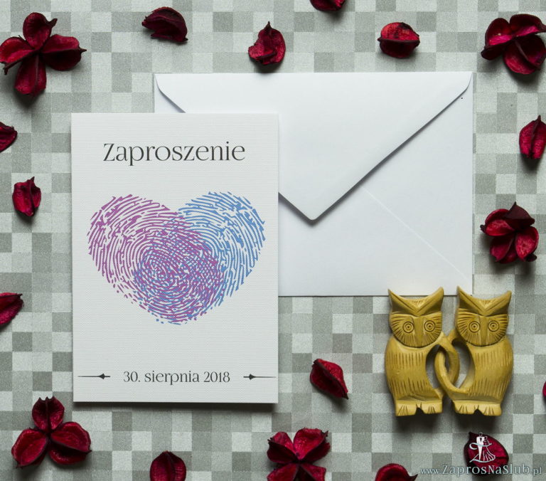 Klasyczne zaproszenia ślubne z sercem w zrobionym z dwóch odcisków palca. Odciski palca w kolorze różowym i niebieskim. ZAP-57-06
