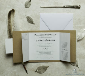 Stylowe zaproszenia ślubne na papierze ekologicznym, rozkładane na trzy części, z przyklejanym wnętrzem oraz motywem tekstowym. ZAP-74-77