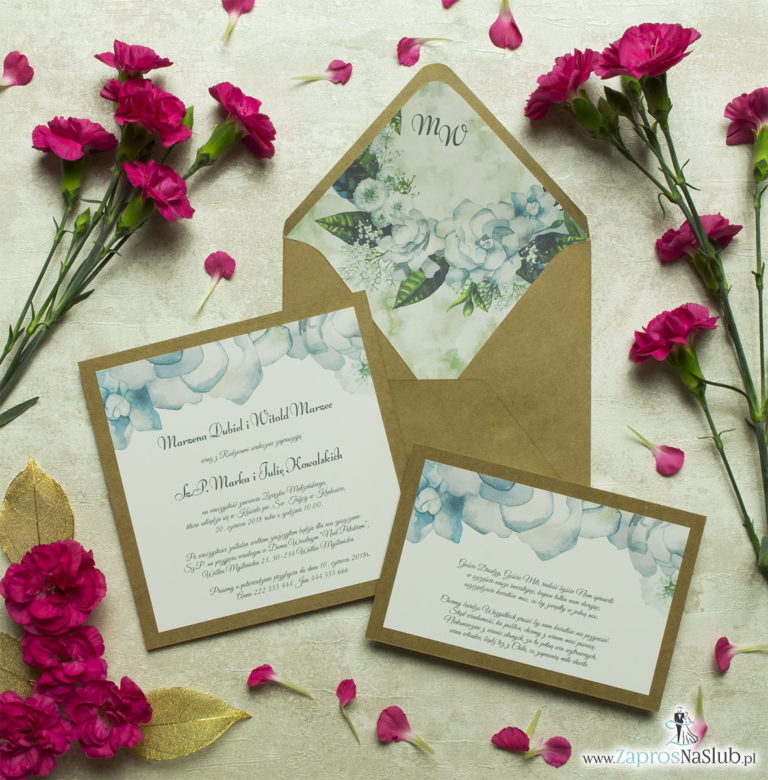 Dwuczęściowe, kwiatowe zaproszenia ślubne w stylu eko, z białymi kwiatami oraz ciemnozielonymi liśćmi. ZAP-76-07