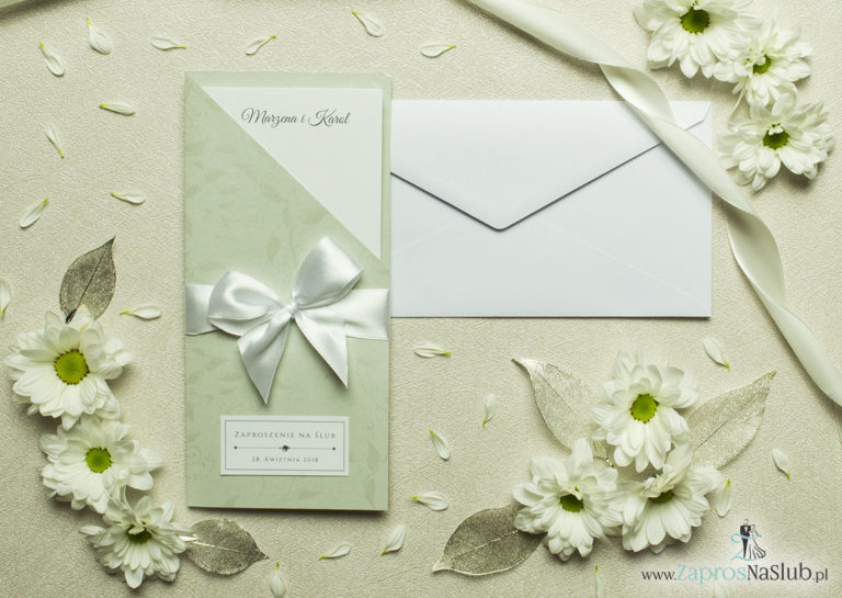 Wyjątkowo prestiżowe, dwuczęściowe zaproszenia ślubne. Charakterystyczna prostokątna okładka ze srebrnymi liśćmi, biała kokardka i wnętrze drukowane na jasnym papierze. ZAP-89-56