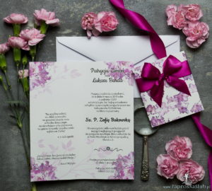 Niebanalne kwiatowe zaproszenia ślubne. Kwiaty - rododendron, różanecznik, azalia, intensywna - malinowa wstążka i wnętrze wkładane w okładkę. ZAP-90-13
