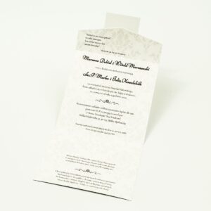 Zaproszenia z karminowym florystycznym damaskiem w kształcie koperty. ZAP-15-04