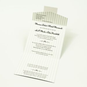 Zaproszenia z czarno-białymi paskami w kształcie koperty. ZAP-15-06