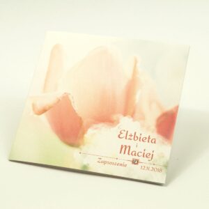 Przepiękne wiosenne zaproszenia ślubne z różowymi kwiatami tulipanów oraz z cyrkonią. ZAP-60-07