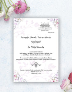 Unikatowe zaproszenia ślubne z kwiatami. Różowo-białe kwiaty i wstążka w białym kolorze. ZAP-93-07