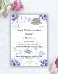 Unikatowe zaproszenia ślubne z kwiatami. Chabry (bławatki) i wstążka w ciemnoniebieskim kolorze. ZAP-93-08