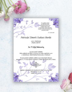 Składane na trzy części kwiatowe zaproszenia ślubne w formacie DL. Fioletowe kwiaty dzwonków, jasnofioletowa kokardka i interesujący motyw ozdobny. ZAP-95-02