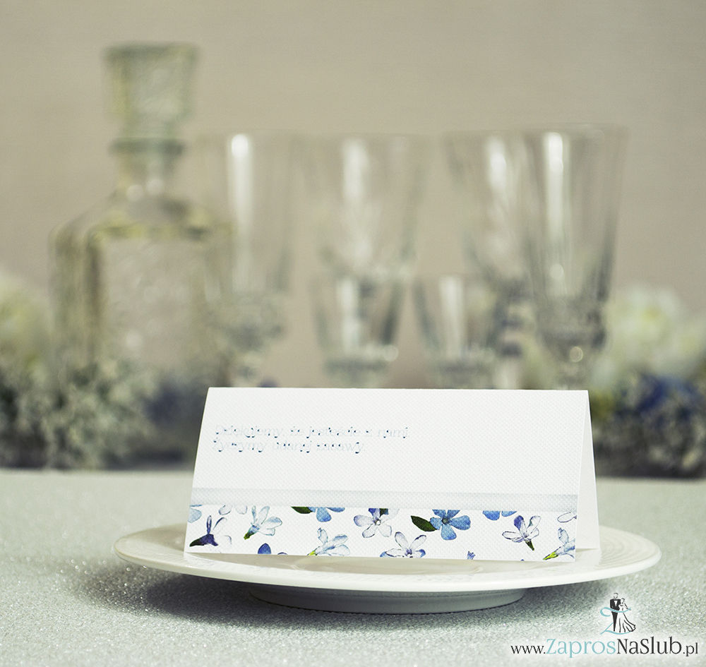 WIN-110 Kwiatowe winietki ślubne - składane na pół. Niebieskie i białe kwiaty z malowaną, poziomą wstążką - zaproszenia na ślub zaproszenie ślubne rew