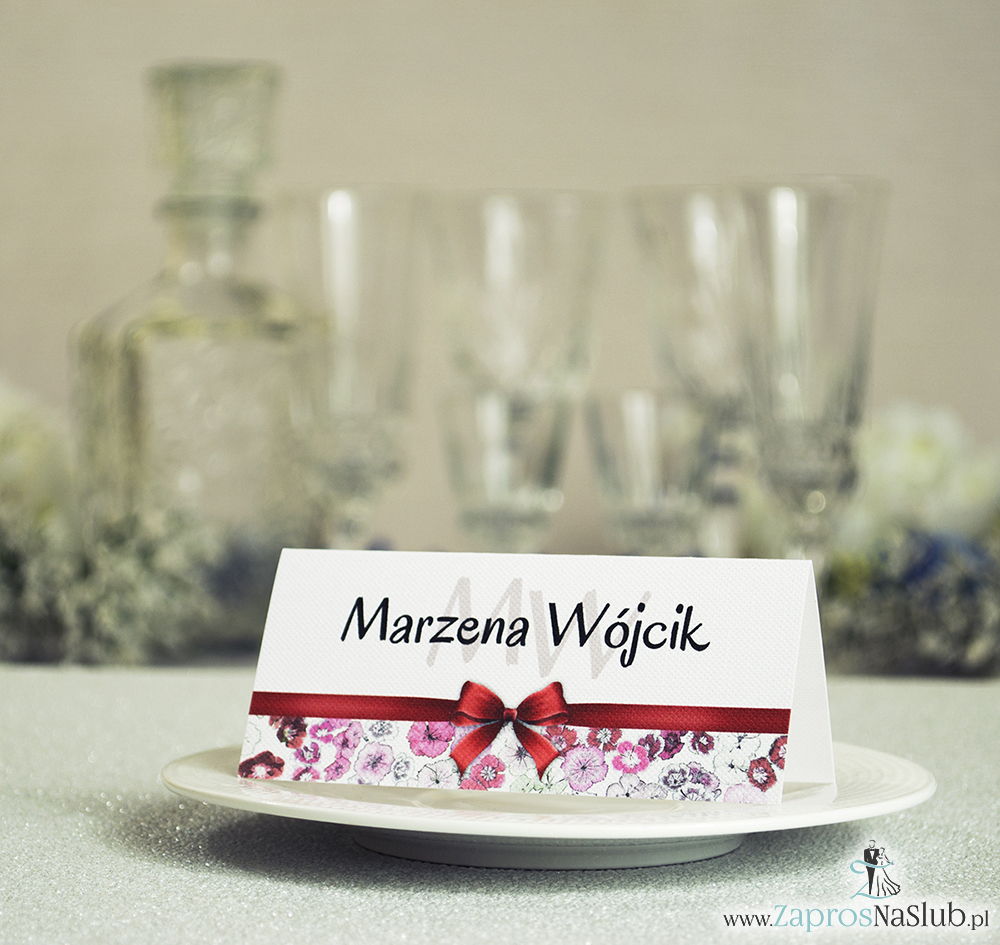 WIN-116 Kwiatowe winietki ślubne - składane na pół. Czerwone, różowe goździki z malowaną, poziomą wstążką - zaproszenia na ślub zaproszenie ślubne