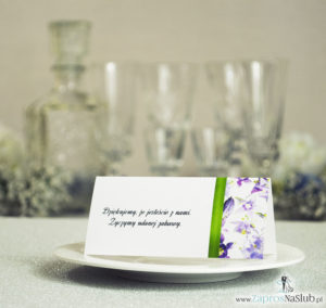 Kwiatowe winietki ślubne - składane na pół winietki z fioletowo zielonymi kwiatami oraz pionową malowaną wstążką