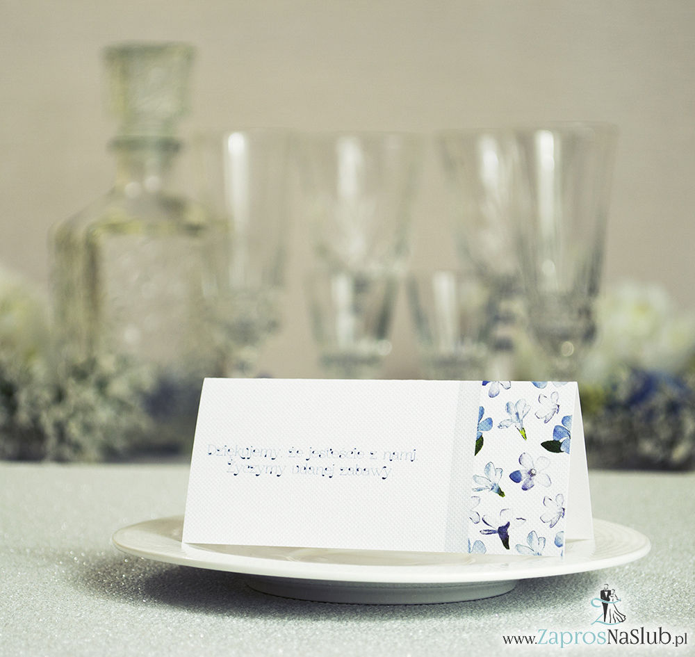 WIN-210 Kwiatowe winietki ślubne - składane na pół winietki. Niebieskie i białe kwiaty z malowaną, pionową wstążką - zaproszenia na ślub zaproszenie ślubne rew