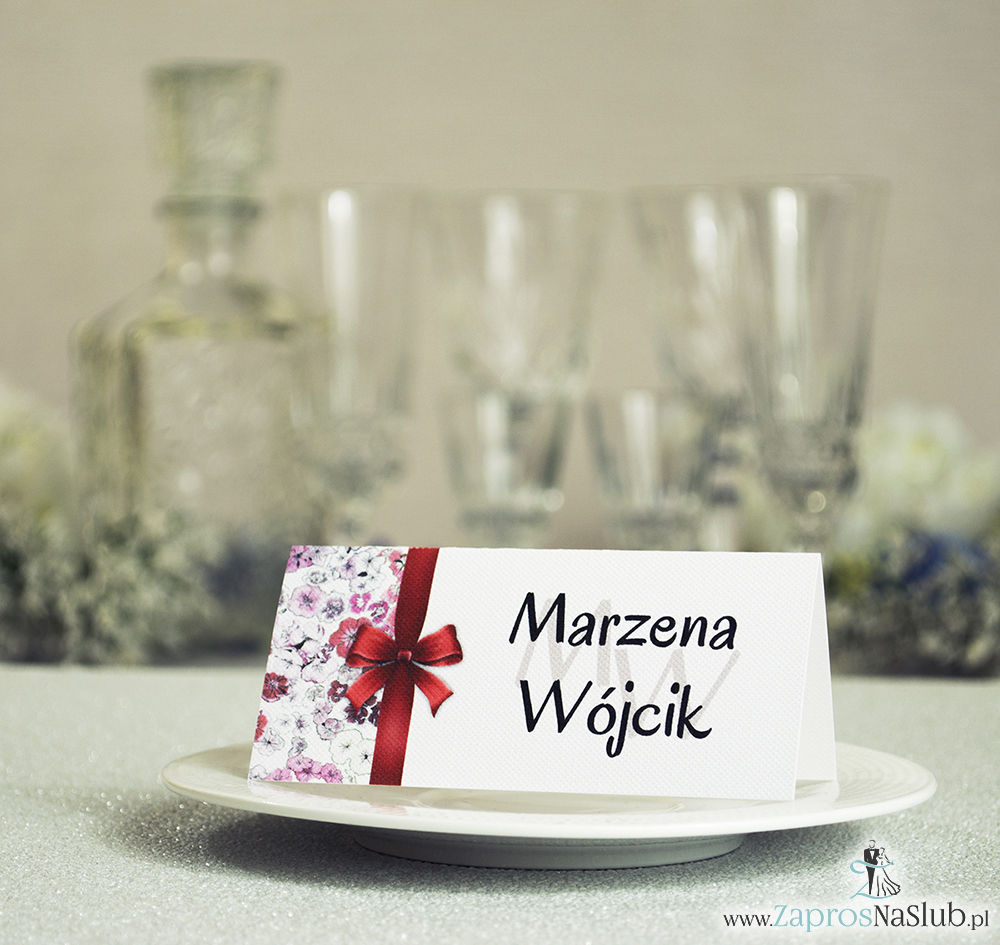 WIN-216 Kwiatowe winietki ślubne - składane na pół winietki. Czerwone, różowe goździki z malowaną, pionową wstążką - zaproszenia na ślub zaproszenie ślubne
