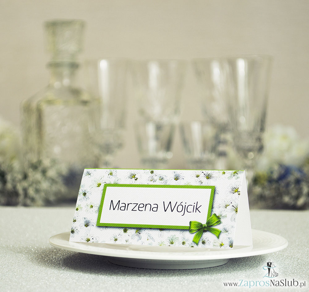 WIN-312 Kwiatowe winietki ślubne - składane na pół winietki z białymi drobnymi kwiatami, prostokątem oraz malowaną kokardką - Zaproszenia ślubne - na ślub