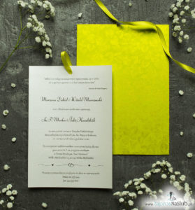 Zaproszenia ślubne w kopercie z motywem złotych liści na oliwkowym tle. ZAP-62-75