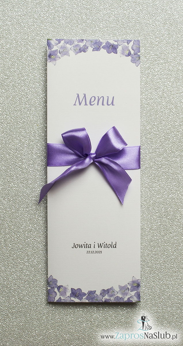 Kwiatowe menu weselne – składane na pół menu z kwiatami dzwonków oraz fioletową wstążką - ZaprosNaSlub