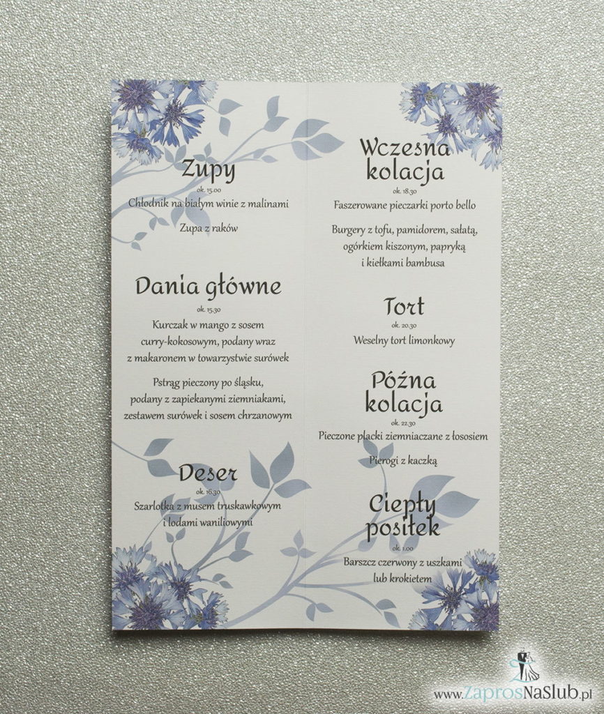 Kwiatowe menu weselne - składane na pół menu z motywem kwiatów chabrów oraz ciemnoniebieską wstążką