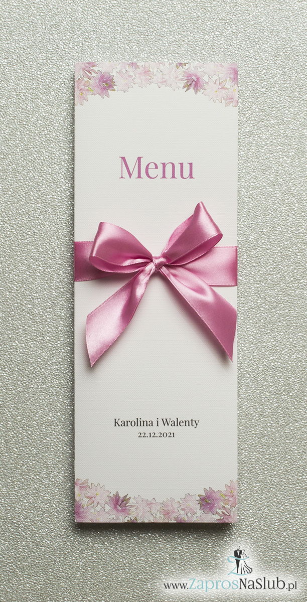 Kwiatowe menu weselne – składane na pół menu z motywem różowych kwiatów oraz różową wstążką - ZaprosNaSlub