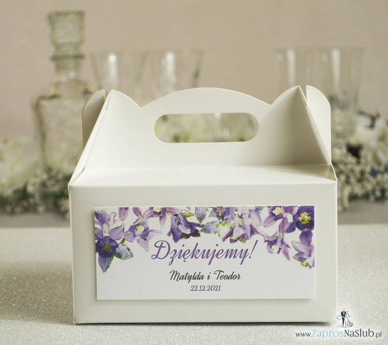 Kwiatowe pudełka na ciasta - podziękowania dla gości w formie pudełek na ciasto z motywem fioletowo-zielonych kwiatów