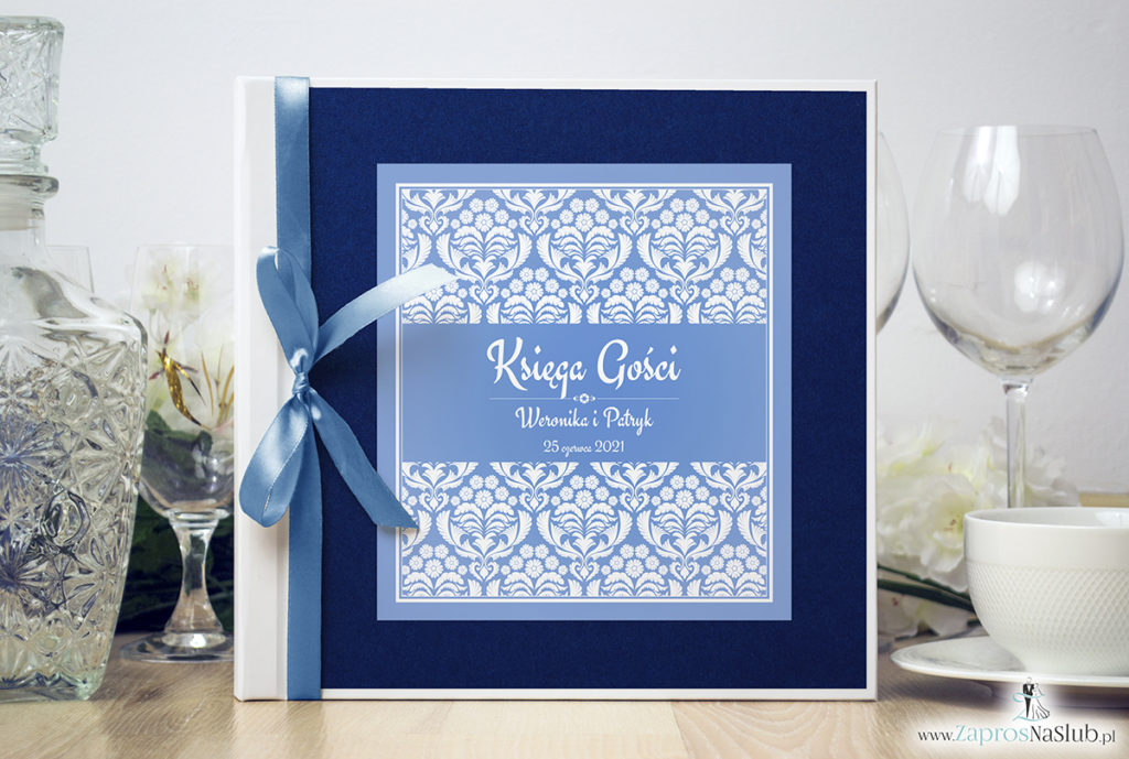 Bardzo elegancka księga gości z błękitno-białym ornamentem florystycznym, niebieskim papierem perłowym ksg10017-12