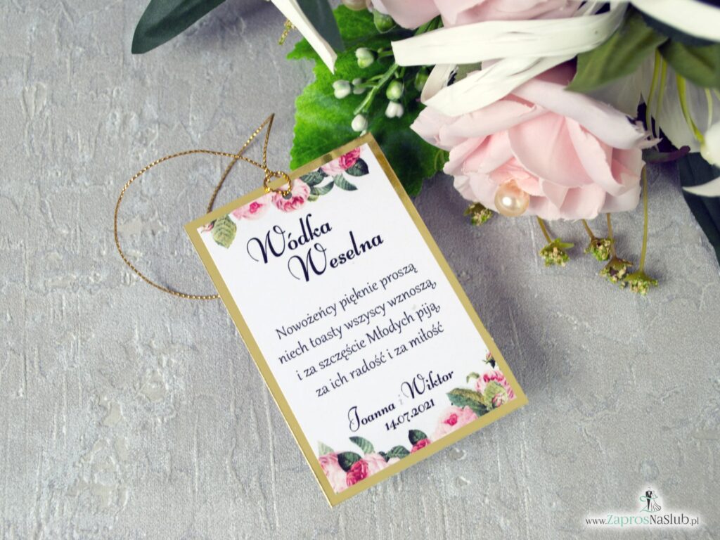 Kwiatowe zawieszki na alkohol na eleganckim złotym papierze z efektem lustra, kwiaty róży, zielone liście, złoty metalizowany sznurek ZAW-110-1-min