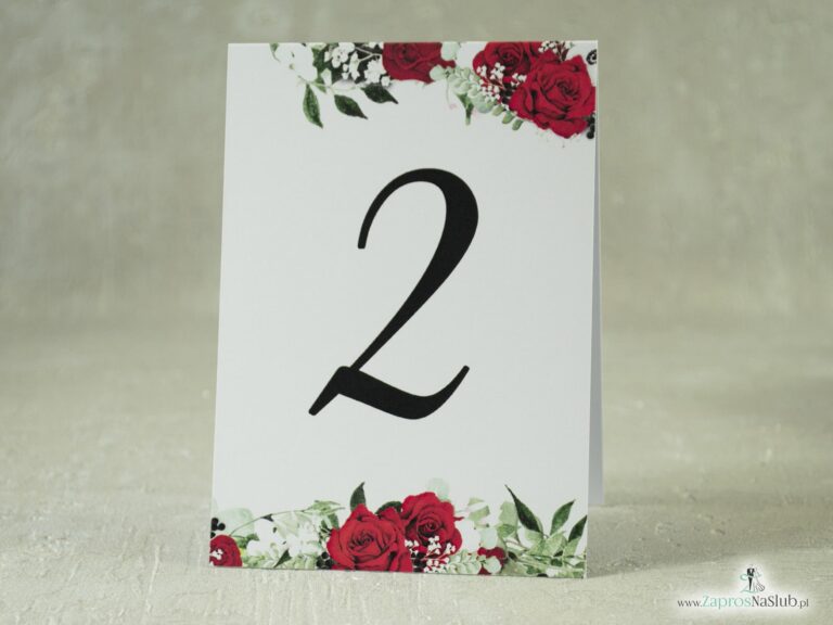 Numer na stół samostojący. Czerwone róże z zielonymi liśćmi oraz białymi makami. NNS-38-01-2