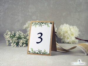 Numer na stół samostojący w stylu rustykalnym z motywem zielonych liści