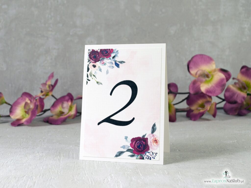 Numer stołu z bordowymi i różowymi różami, kwiatowy modny NNS-41-06