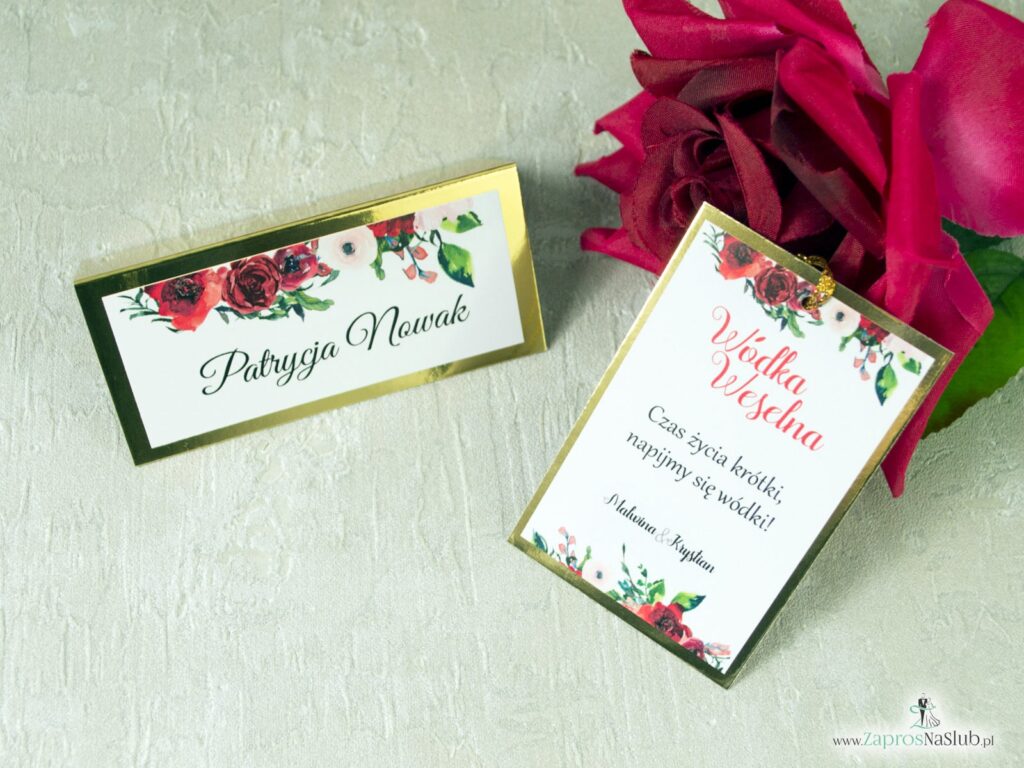 Winietki na stół oraz zawieszki na alkohol z kwiatami czerwonych róż na złotym papierze z efektem lustra ZAP-114-min