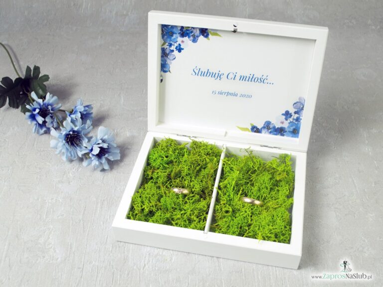 Drewniane pudełko, szkatułka na obrączki w kolorze białym z motywem niebieskich kwiatów. PNO-35-04