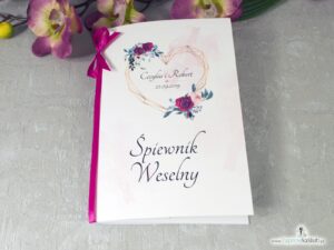 Śpiewnik weselny z geometrycznym sercem oraz bordowymi i różowymi różami. SPW-41-06