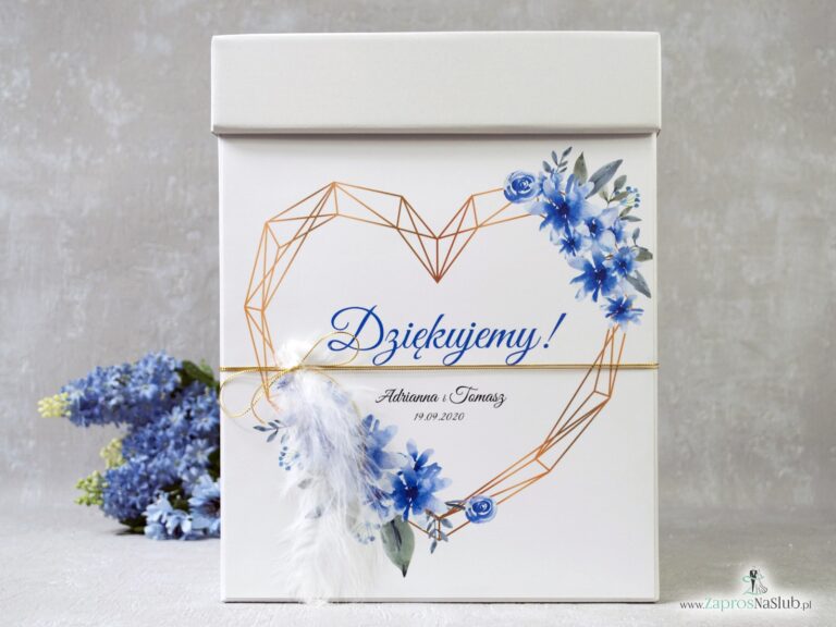 Pudełko na koperty z geometrycznym sercem, niebieskimi kwiatami i białym piórkiem. PNK-41-22 - ZaprosNaSlub