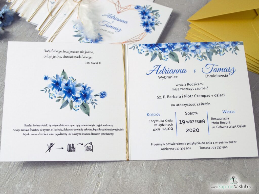 Ślubne zaproszenia w stylu geometrycznym z piórkiem i niebieskimi kwiatami ZAP-41-22