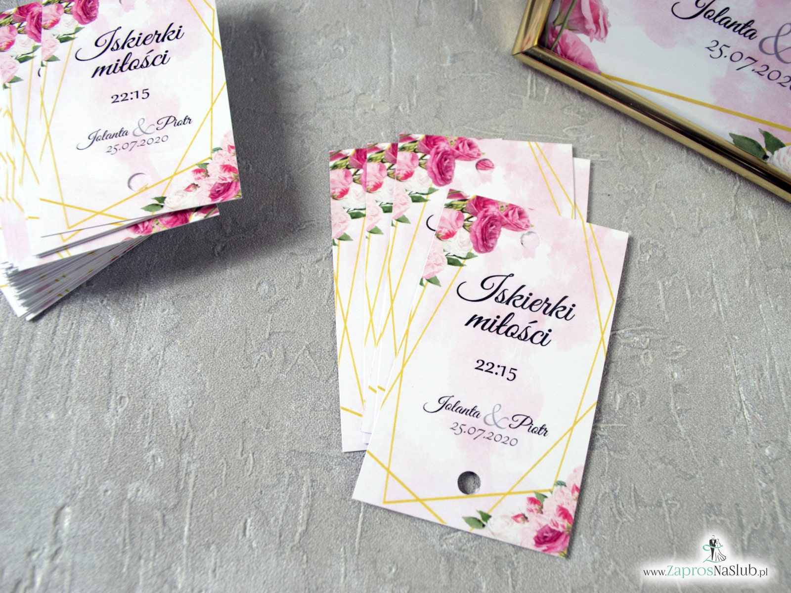 Iskierki miłości – karteczki na zimne ognie z różowymi kwiatami i złotymi liniami IMZO-131 - Zaproszenia ślubne ZaprosNaSlub