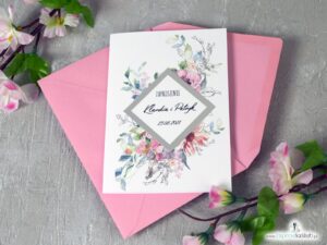Zaproszenia ślubne z różowymi kwiatami, konturami oraz motywem na srebrnym papierze z efektem lustra.. ZAP-129