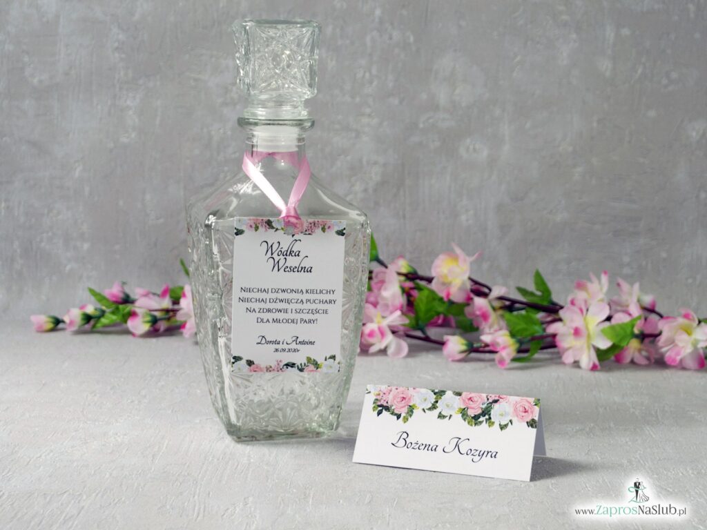 Winietki ślubne i zawieszki na alkohol z różowymi i białymi kwiatami ZAP-41-12