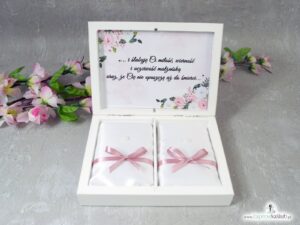 Drewniane pudełko na obrączki, szkatułka z białymi i różowymi kwiatami PNO-41-12
