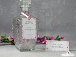 Zawieszka na alkohol z kwiatową ramką z różowych róż ZAW-117