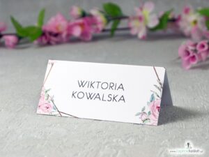 Winietki na stół z geometrycznymi liniami i różowymi kwiatami WIN-132