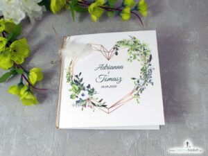 Zaproszenia ślubne boho z geometrycznym sercem, białym piórkiem i zielonymi liśćmi. ZAP-41-26