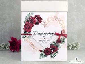 Pudełko na koperty z czerwonymi różami I geometrycznym sercem. PNK-41-09